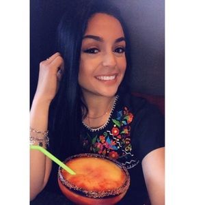 Meet your Posher, Yessenia